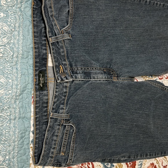 Woman’s Eddie bauer denim capri . - Picture 4 of 4